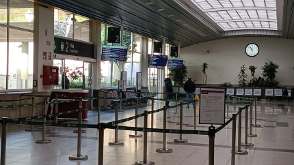 Interior estación tren RENFE Santander