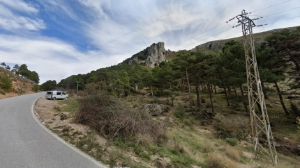Endesa soterra una línea eléctrica en el corazón de la Sierra de Alfaguara