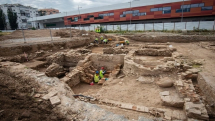 Excavación arqueológica en los antiguos cuarteles de Mondragones de Granada