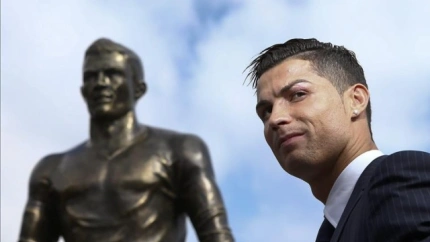 La estatua de Cristiano Ronaldo en la puerta de su museo en Funchal ha sido vandalizada.