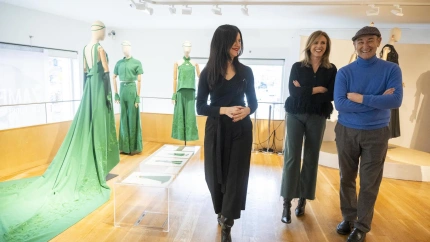 Pilar Dalbat y Fundación Caja Rural Granadainauguran la exposición ‘Zambra, cal, cobre ycompás’