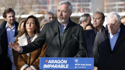El candidato del PP Jorge Azcón en el primer acto de campaña de esta mañana.