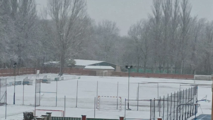 Nieve en el campo de futbol El Soto, en Saldaña (Palencia)