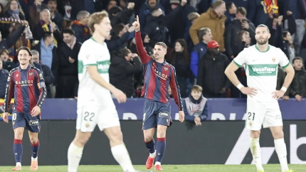 Dela celebra el 2-1 del Levante contra el Elche