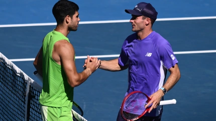 Alcaraz gana a Tommy Paul en los octavos del Open de Australia