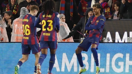 Lamine Yamal celebra su gol en el partido Barcelona-Oviedo