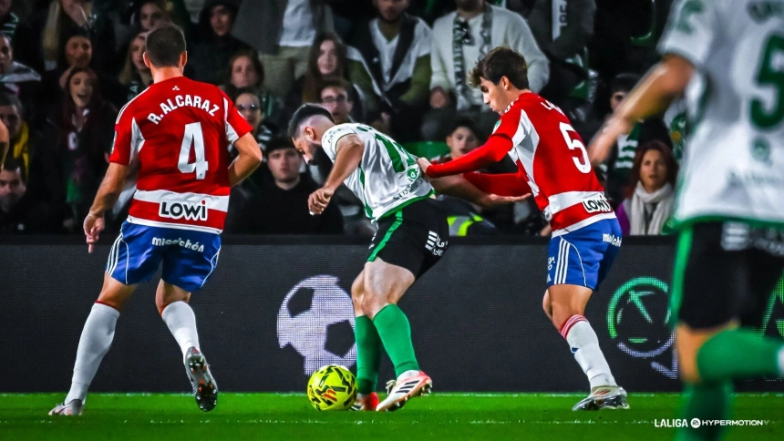 Rubén Alcaraz y Manu Lama en el partido de la primera vuelta frente al Racing de Santander