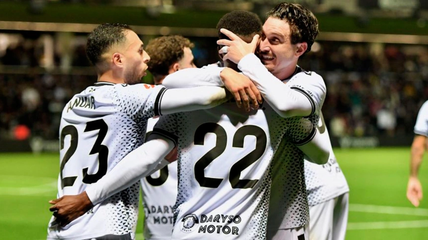 El Ceuta celebra uno de los tres goles marcados a la Cultural Leonesa