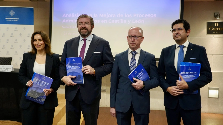 El presidente de EFCL, Isidoro Alanís, presenta el documento ‘Análisis para la Mejora de los Procesos Administrativos en Castilla y León’.