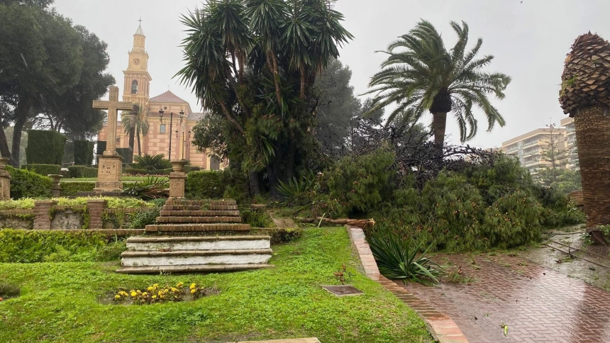 El fuerte viento está dejado múltiples incidencias en la Costa Tropical