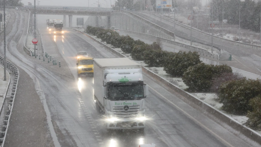 Imagen de recurso de una carretera de Salamanca, donde la fuerte nevada ha obligado a parar el tráfico en buena parte de la provincia