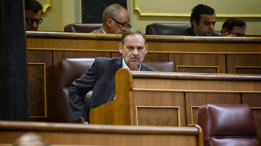 El diputado José Luis Ábalos durante una sesión plenaria extraordinaria, en el Congreso de los Diputados
