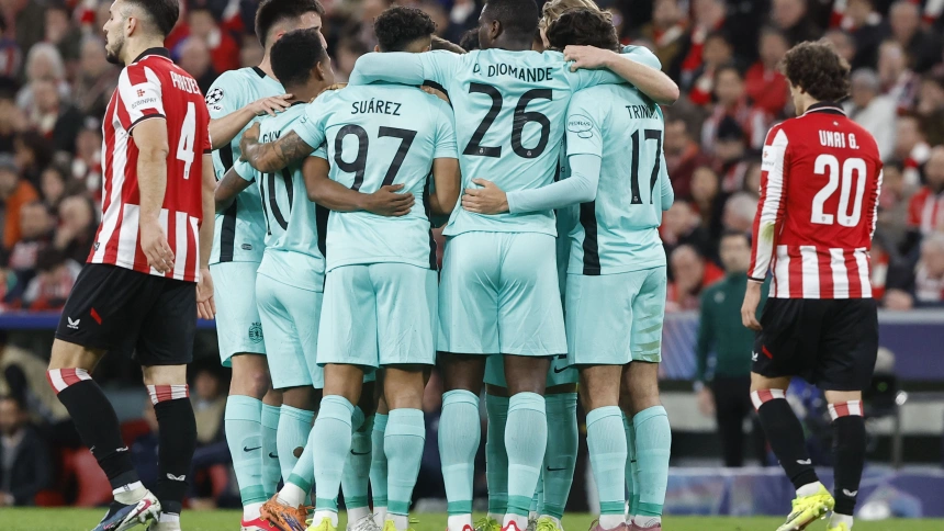 Los jugadores del Sporting Portugal celebran el gol ante el Athletic