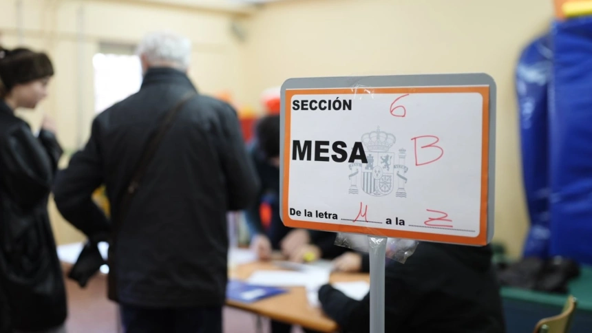 Votantes en un colegio electoral de Mérida