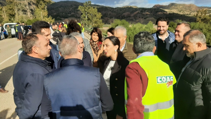 La consejera de Agricultura, Sara Rubira, con los representantes de las organizaciones agrarias