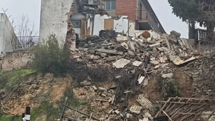 Vivienda derrumbada en Iznalloz