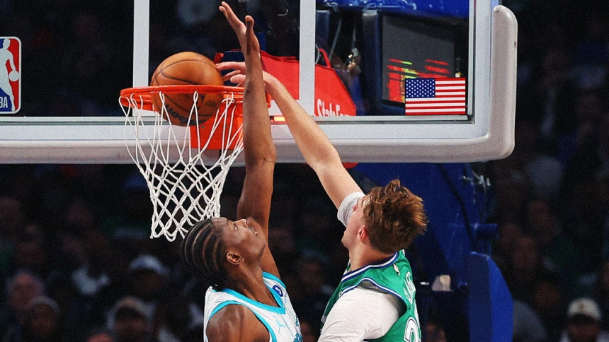 Cooper Flagg hizo 49 puntos ante los Hornets y se convirtió en el más joven en hacerlo en la NBA.