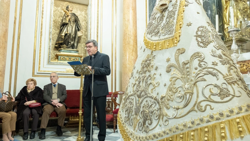 Presentación Manto virgen restaurado