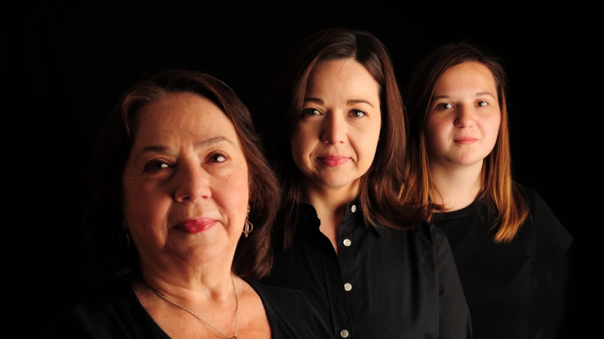 Tres generaciones de mujeres.