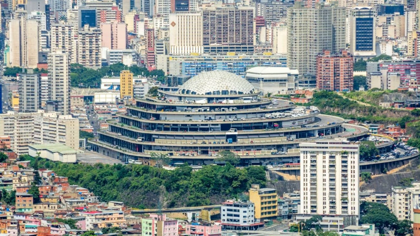 2BMDP2K 2BMDP2K El Helicoide is a building in Caracas, Venezuela located in Roca Tarpeya between San Pedro Parish and San Agustin Parish. It functions as the headquar