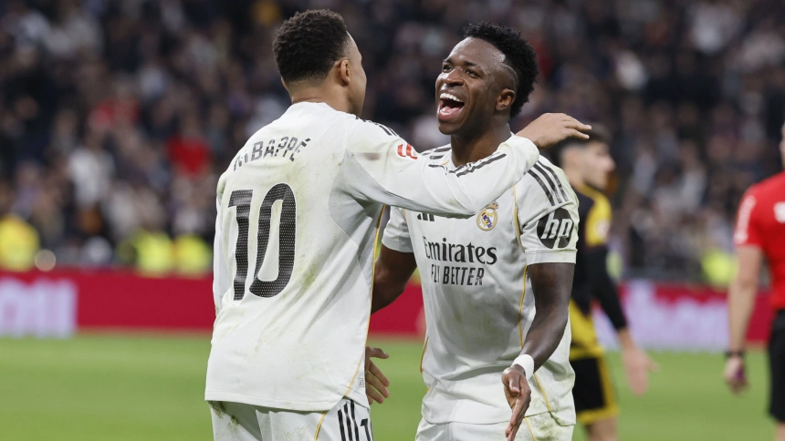 Mbappé y Vinicius celebran el segundo gol en el Real Madrid-Rayo