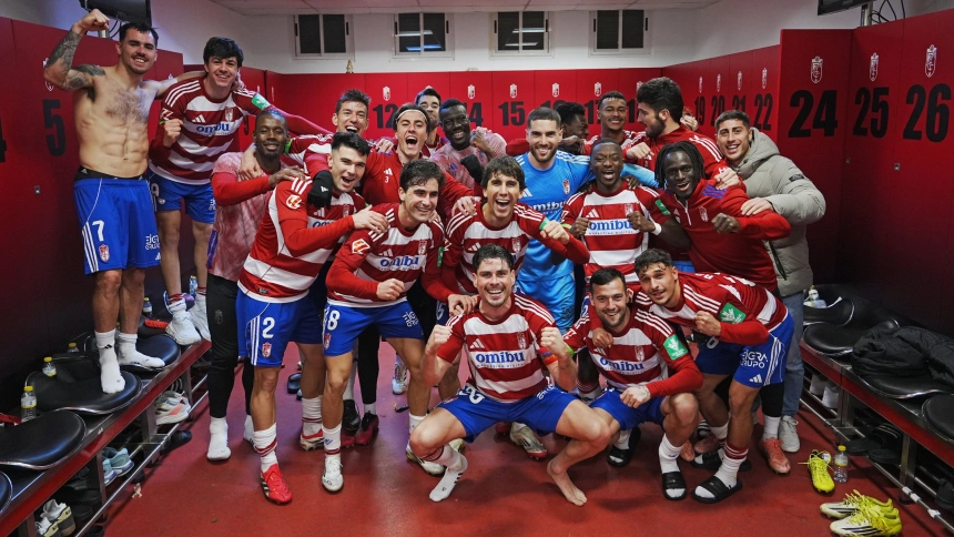 Foto de familia del Granada CF en Los Cármenes