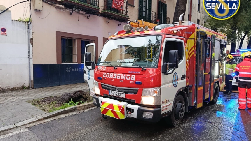 Incendio en una vivienda en el barrio de Triana