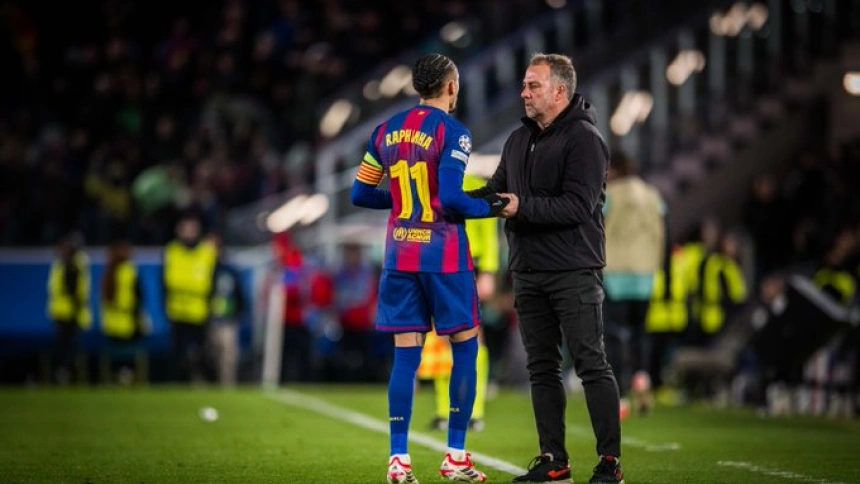 Flick y Raphinha, durante un partido de esta temporada