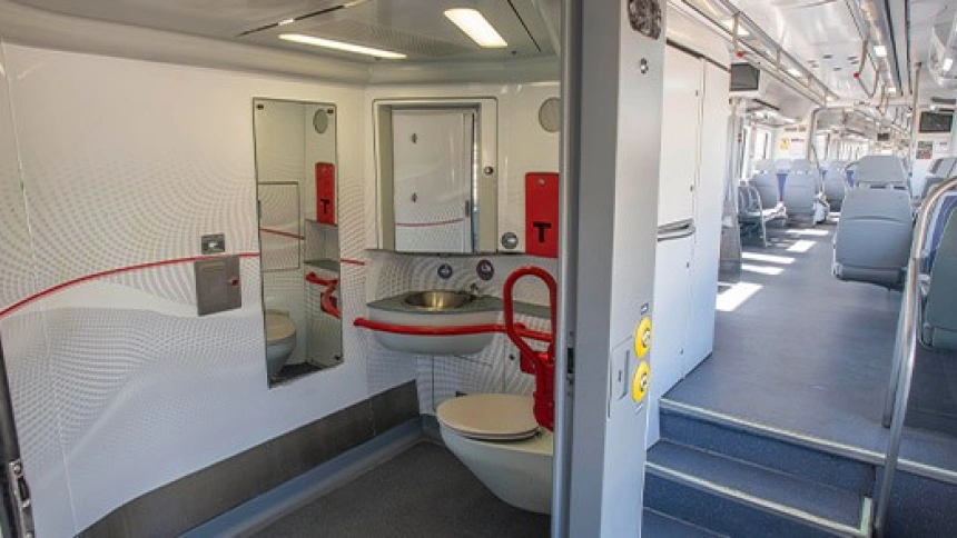 El grifo del tren dentro de un servicio