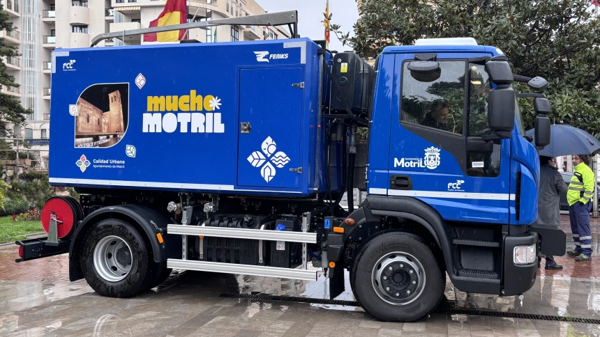 Motril convierte sus camiones de limpieza en lienzos para promocionar la ciudad