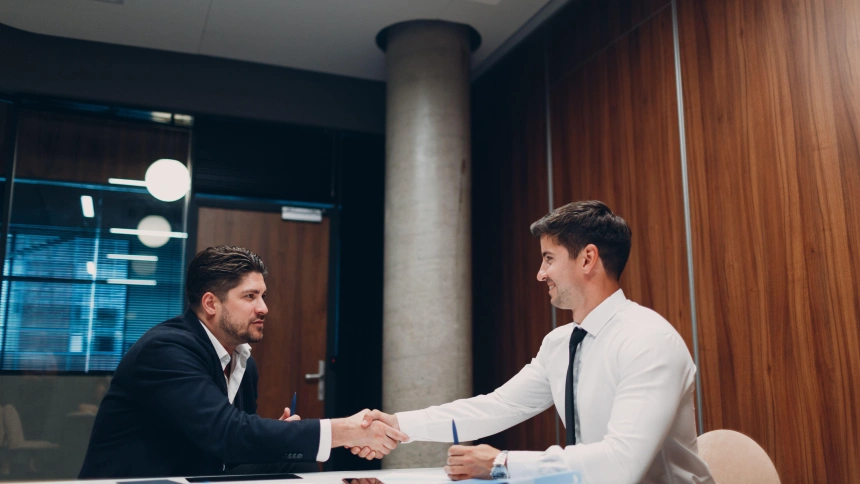 Entrevista de trabajo en Recursos Humanos con empresarios en una reunión de oficina. Concepto de recursos humanos.