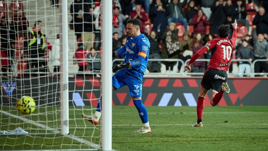 Carlos Fernández hizo doblete para dar la victoria al Mirandés.