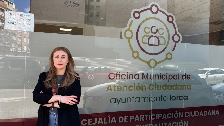 La concejala María Teresa Ortega en la sede de la concejalía de Participación Ciudadana