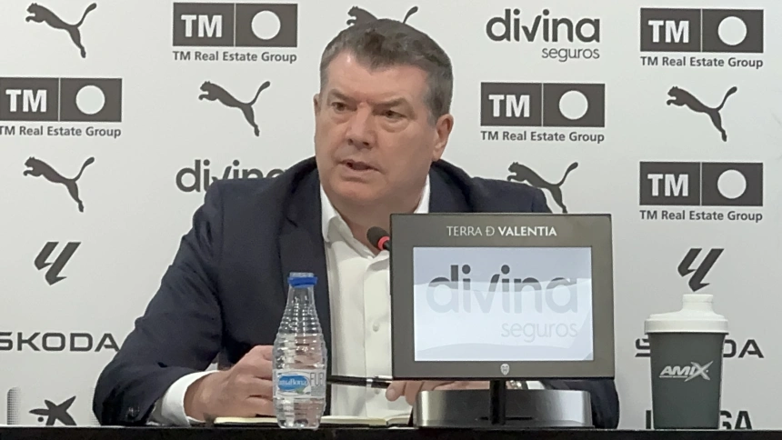 Gourlay ante los medios en Mestalla