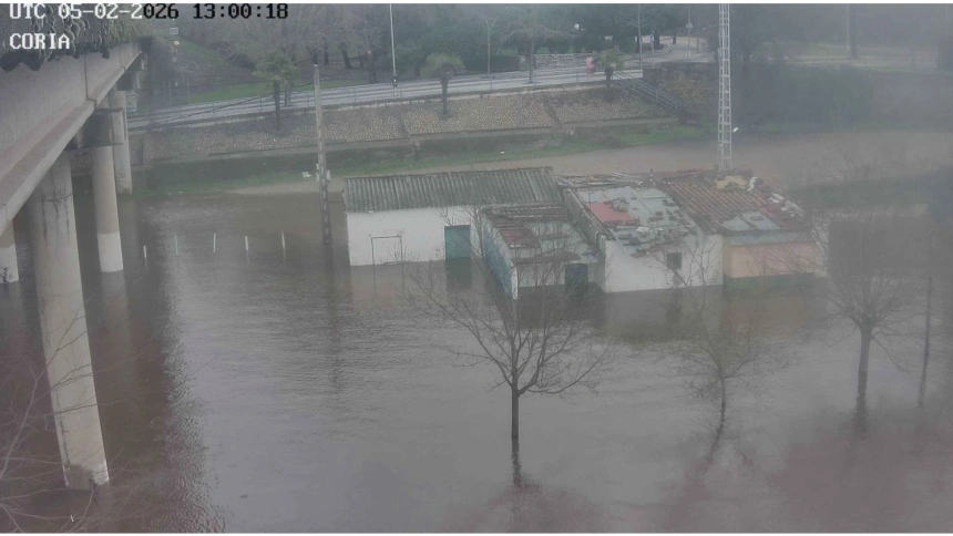 Río Alagón a su paso por Coria a las 13:00 horas