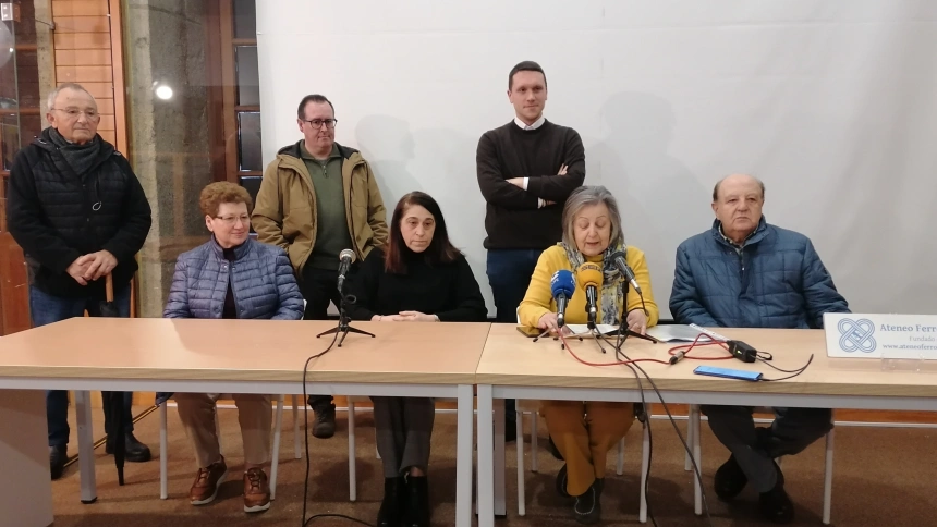 Los propietarios ofrecieron una rueda de prensa en el Ateneo Ferrolán