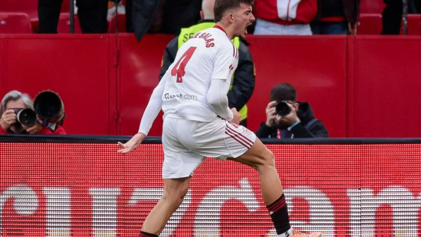 Kike Salas celebra su gol en el Sevilla-Girona
