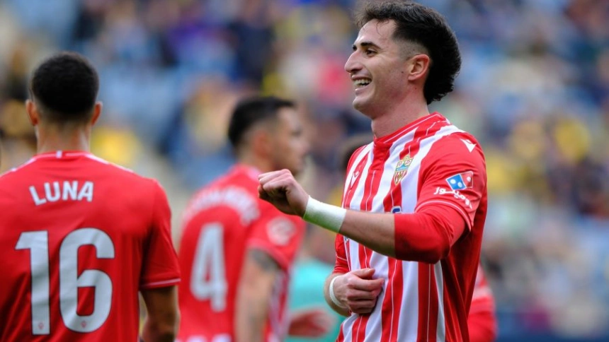 Arribas y Morcillo lanzan a un Almería que agrava la crisis del Cádiz