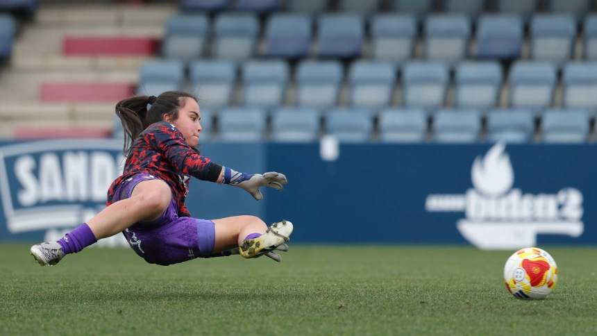 María Mon, guardameta de Osasuna Femenino