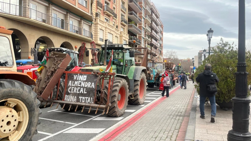 Tractores entrando en Logroño
