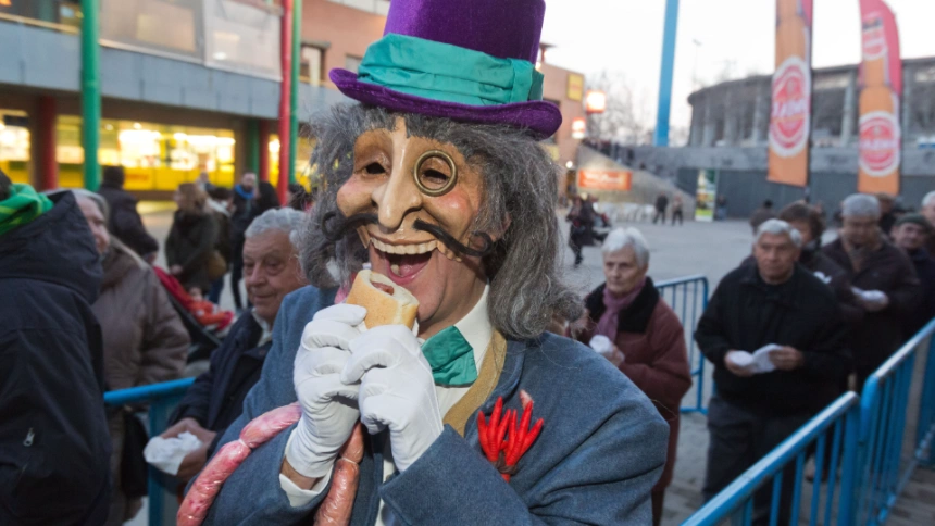 El Conde de Salchichón comienzo un bocadillo en Zaragoza el Jueves Lardero.