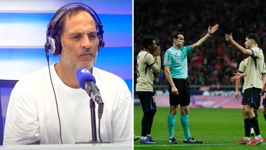 David Sánchez y los jugadores del Barcelona hablando con Martínez Munuera