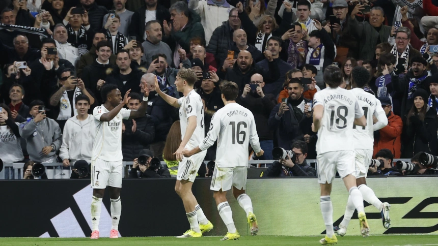 Vinicius celebra el gol que ha marcado en el Real Madrid-Real Sociedad