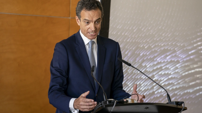 El presidente de Confebús, Rafael Barbadillo, interviene en la asamblea general de la Confederación Española de Transporte en autobús, CONFEBUS, en la Feria de Madrid