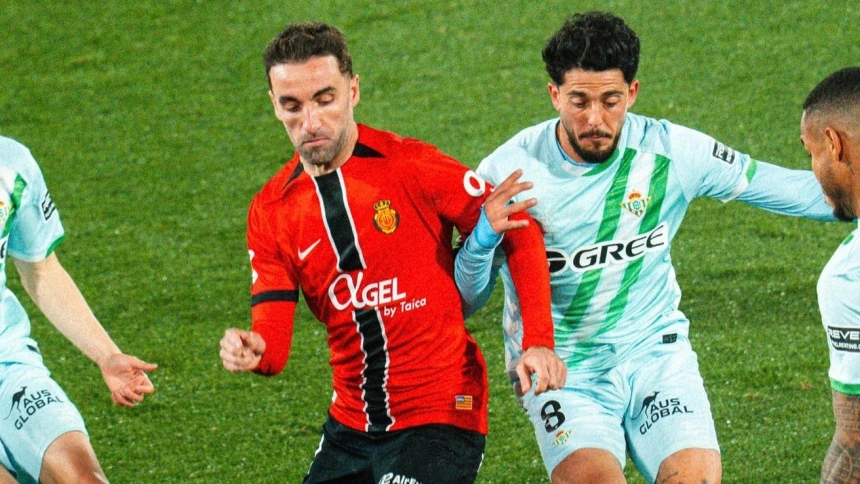 Sergi Darder ante el Betis