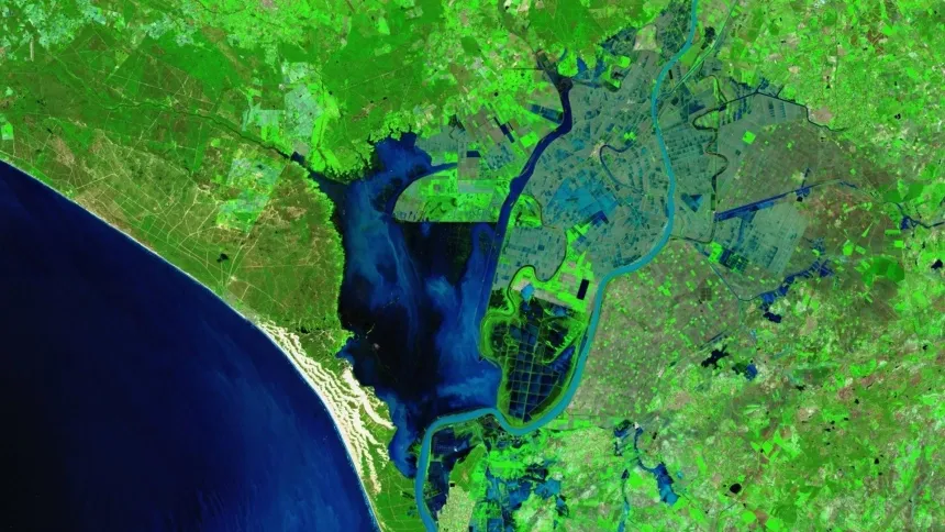 Imagen de Sentinel-2 del 14 de febrero con la marisma de Doñana inundada casi por completo..Una imagen satelital tomada este sábado muestra a la marisma de Doñana inundada "casi por completo" puesto que está siendo un año hidrológico "positivo" para el parque natural, de hecho, la Estación Agroclimática del Ifapa situada al norte de El Rocío ha recogido ya 582 litros por metro cuadrado, una cifra que no obtenía desde el ciclo 2009-2010.POLITICA ESPACIO NATURAL DE DOÑANA