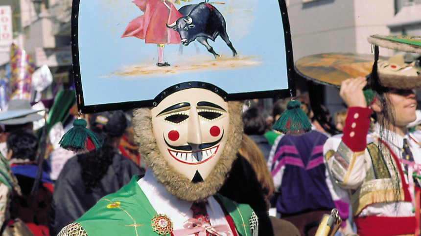 Imagen de un cigarrón, figura icónica del Entroido de Ourense