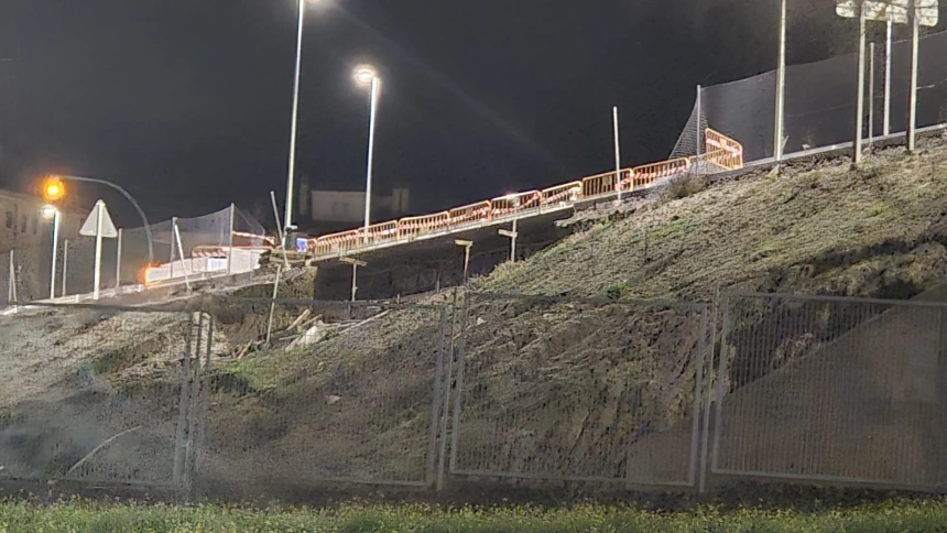 Puente sobre la N-V en Navalmoral de la Mata, apuntalado