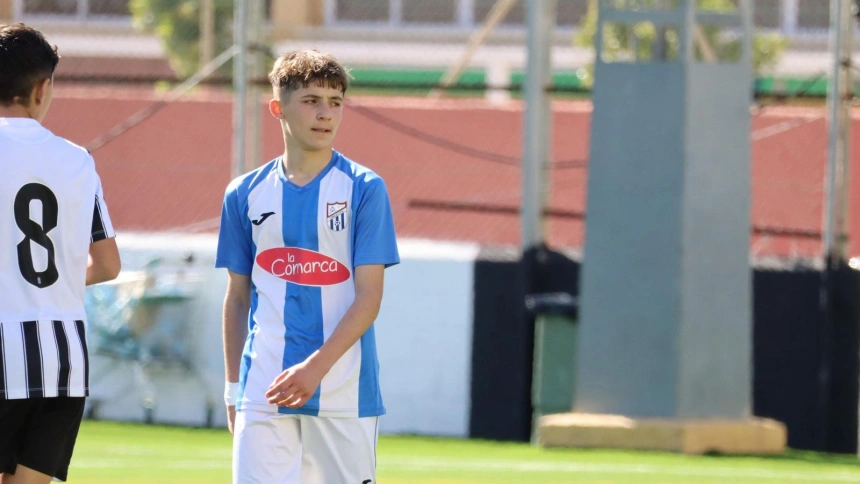 Alberto Martínez, durante un partido con el Lorca CF Base