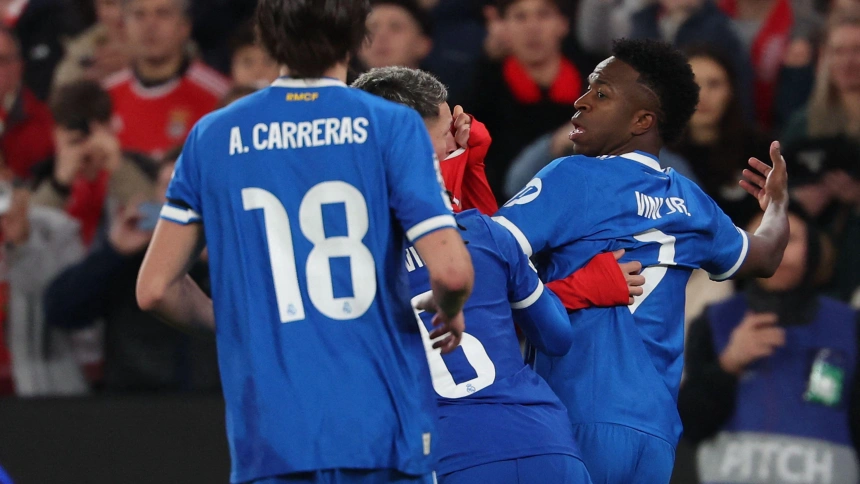 Gianluca Prestianni (S.L.Benfica) Gianluca Prestianni de Benfica se enfrenta a Vinicius Junior e intenta provocarlo Vinicius Junior (Real Madrid) durante el partido de play-offs KO de la UEFA Champions League 2025-26 entre Sport Lisboa e Benfica y Real Madrid en el Estadio da Luz